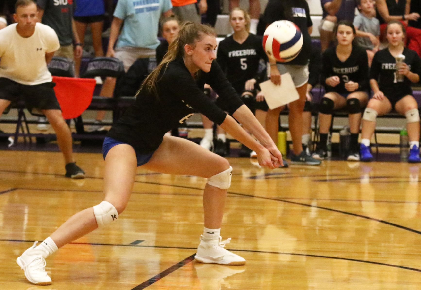 Freeburg def. Mascoutah 25-23, 25-21